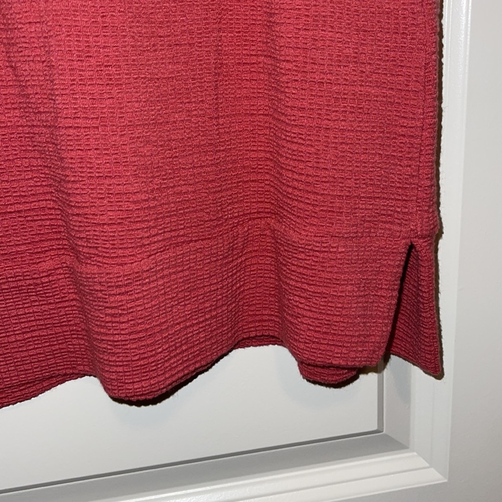 Soft Red Top - Picture 4 of 5
